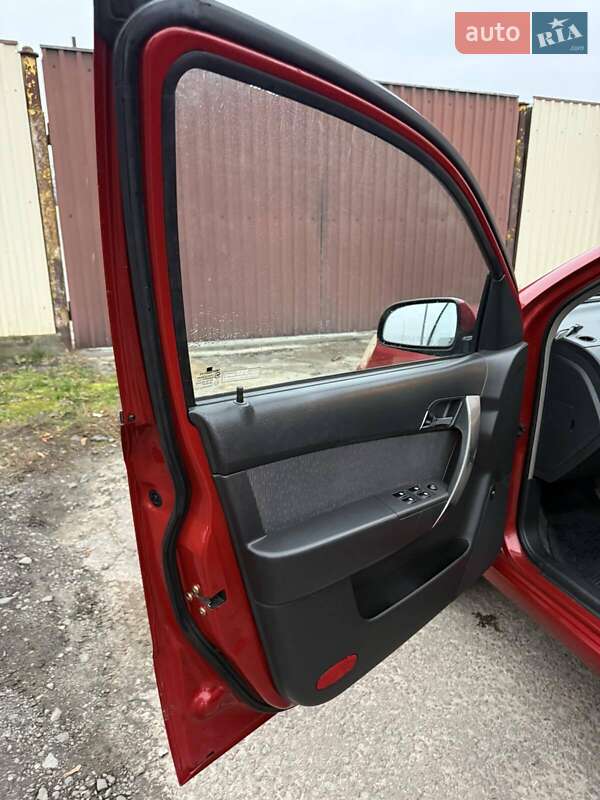Седан Chevrolet Aveo 2005 в Рівному