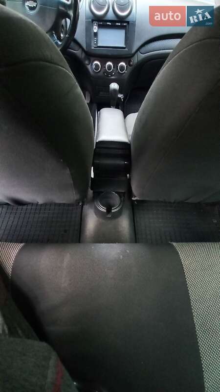 Седан Chevrolet Aveo 2010 в Дніпрі