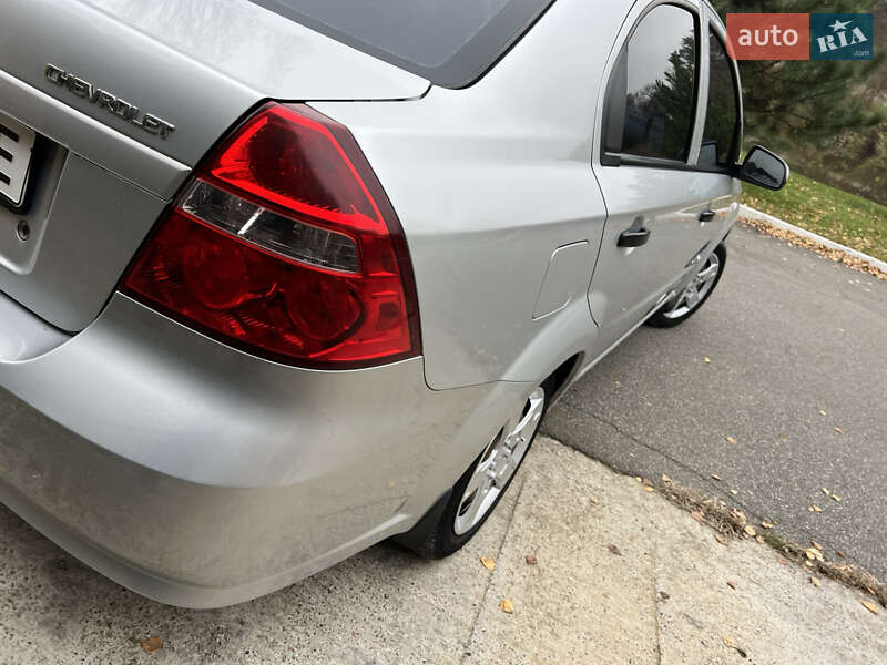 Седан Chevrolet Aveo 2009 в Киеве