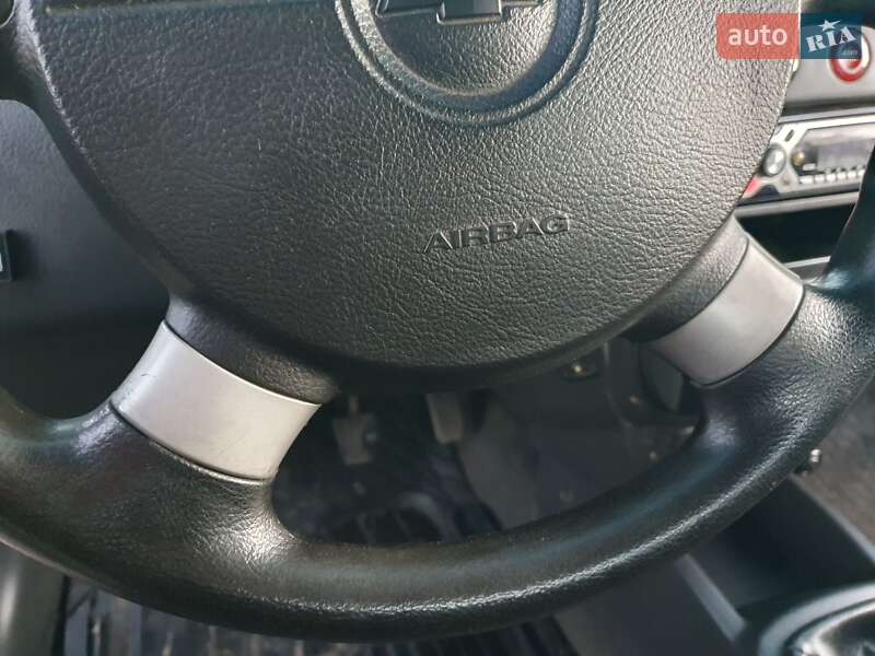 Седан Chevrolet Aveo 2006 в Киеве