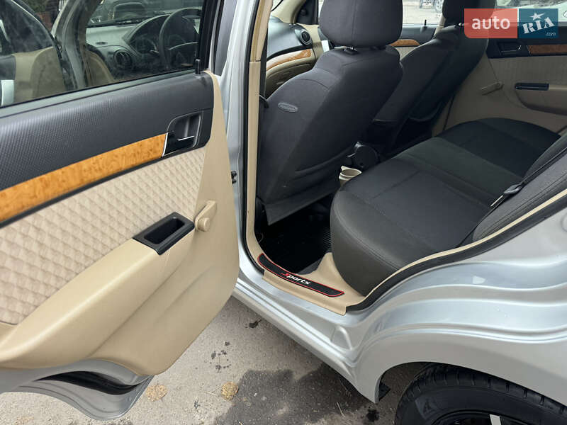 Седан Chevrolet Aveo 2008 в Хмельницком