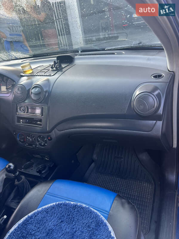 Седан Chevrolet Aveo 2010 в Сарнах