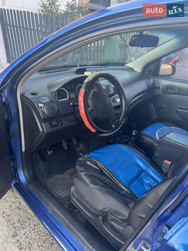 Седан Chevrolet Aveo 2010 в Сарнах