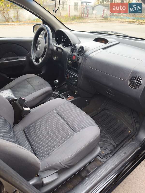 Седан Chevrolet Aveo 2006 в Днепре