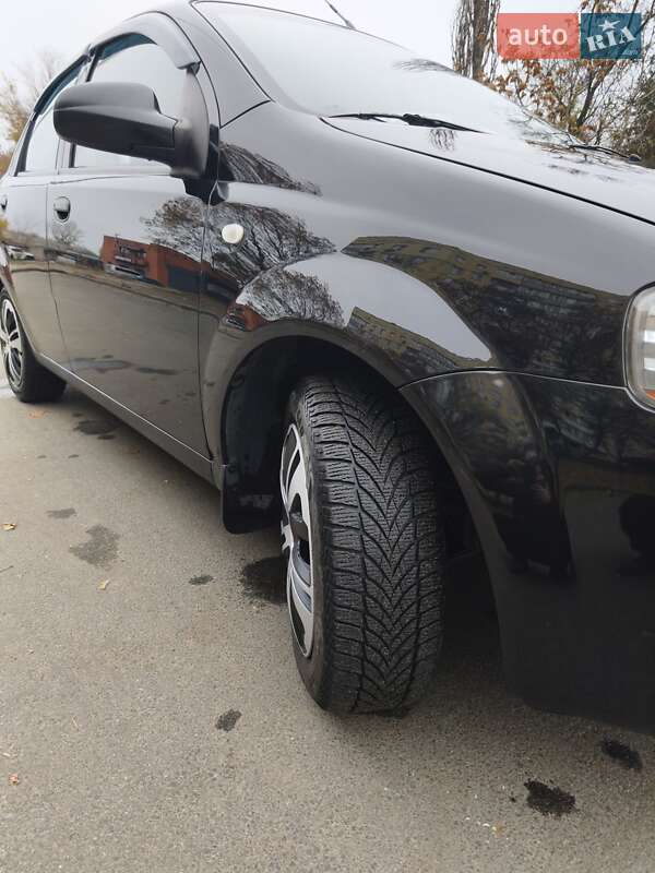 Седан Chevrolet Aveo 2006 в Днепре