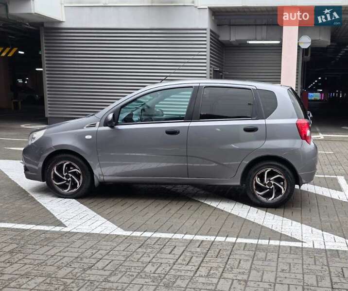 Хэтчбек Chevrolet Aveo 2011 в Киеве