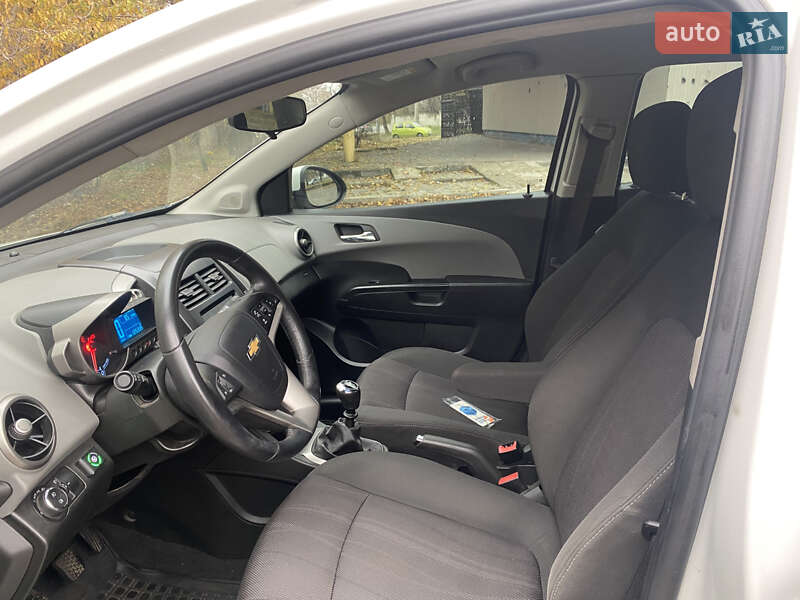 Седан Chevrolet Aveo 2014 в Дніпрі