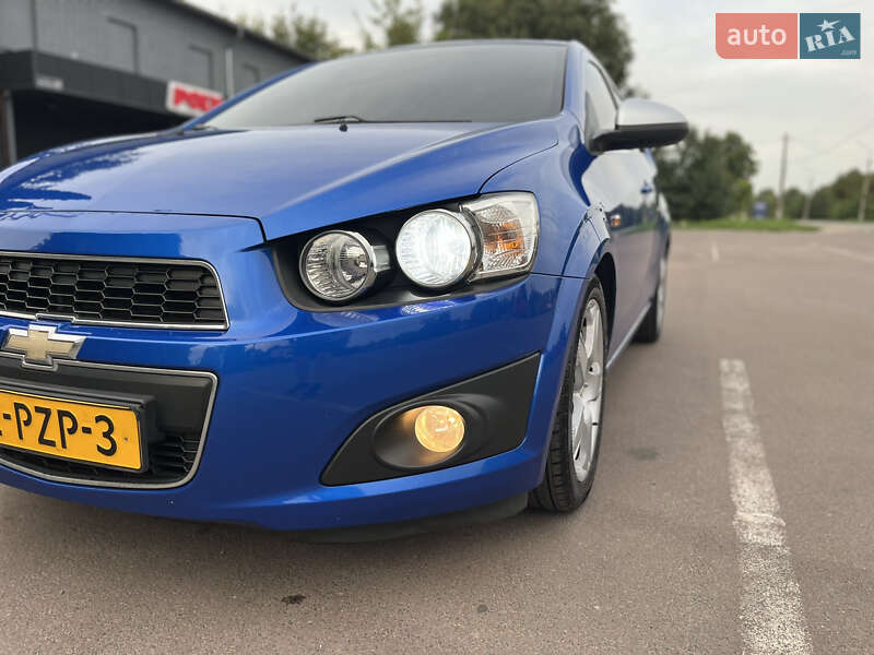Хэтчбек Chevrolet Aveo 2012 в Киеве