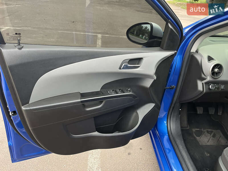 Хэтчбек Chevrolet Aveo 2012 в Киеве