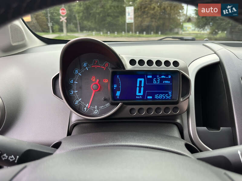 Хэтчбек Chevrolet Aveo 2012 в Киеве