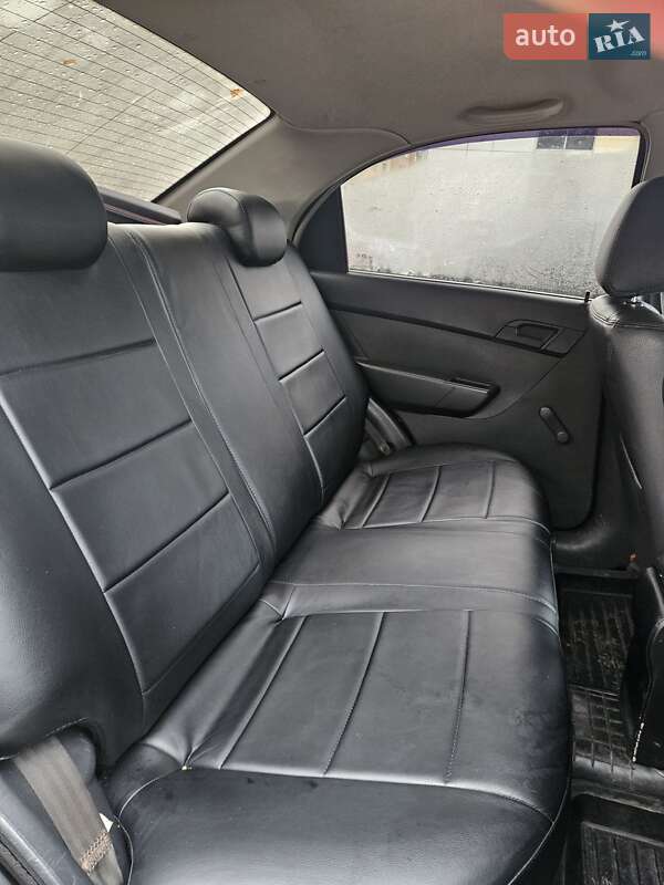 Седан Chevrolet Aveo 2008 в Сумах