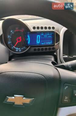 Седан Chevrolet Aveo 2013 в Кривом Роге