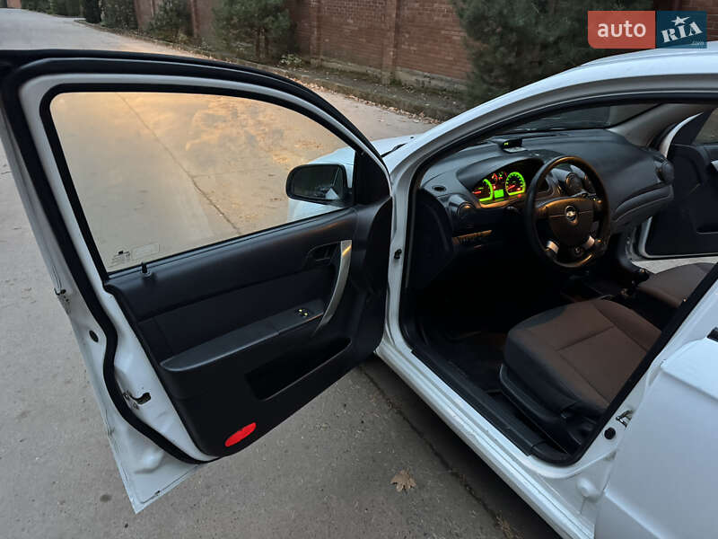 Седан Chevrolet Aveo 2006 в Львове