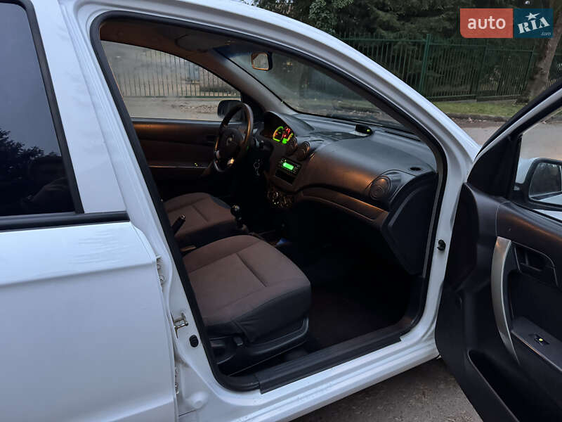 Седан Chevrolet Aveo 2006 в Львове