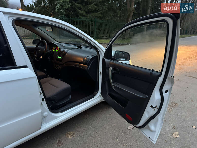 Седан Chevrolet Aveo 2006 в Львове