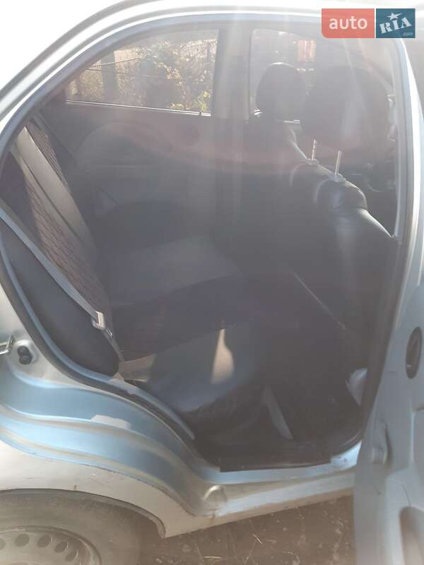 Седан Chevrolet Aveo 2005 в Полтаве