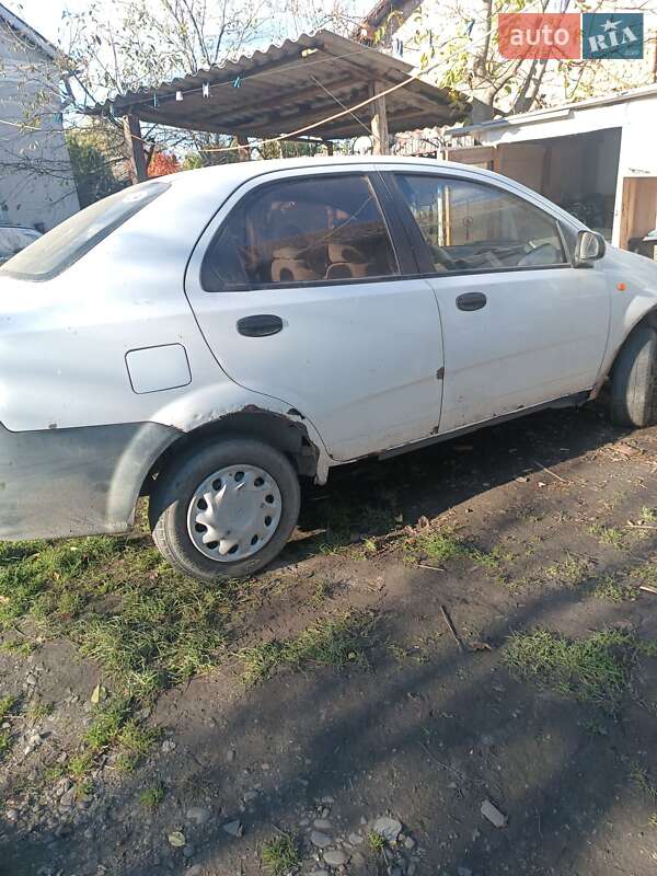 Седан Chevrolet Aveo 2005 в Рогатині