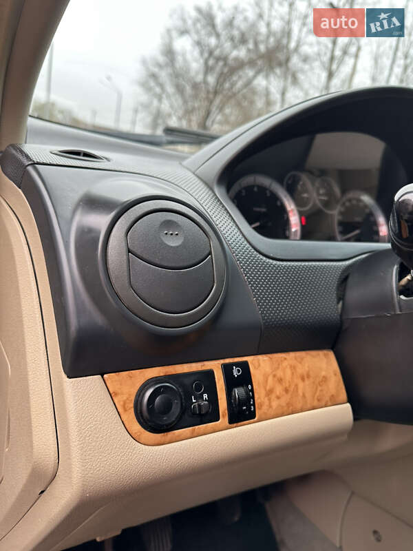 Седан Chevrolet Aveo 2007 в Днепре