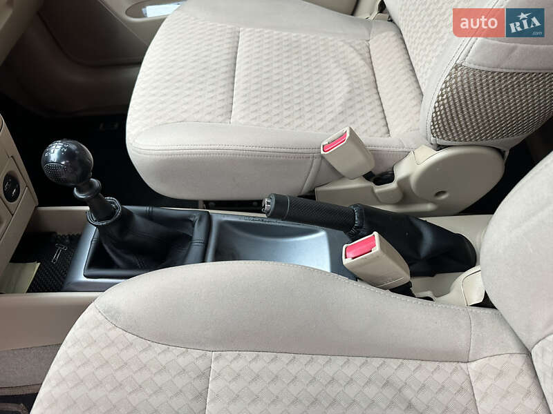 Седан Chevrolet Aveo 2007 в Днепре