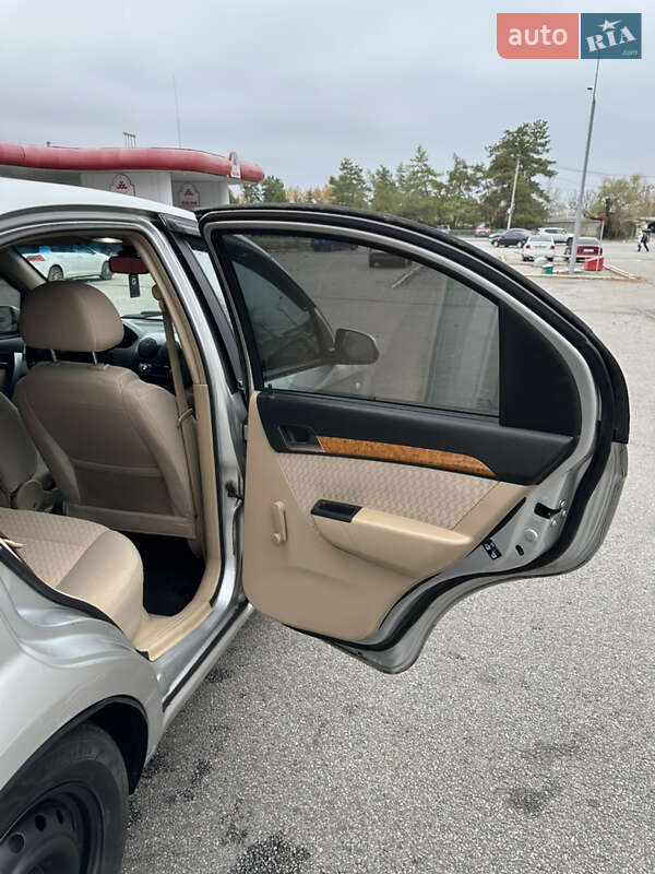 Седан Chevrolet Aveo 2007 в Днепре