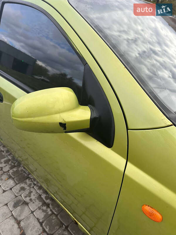 Седан Chevrolet Aveo 2004 в Харькове