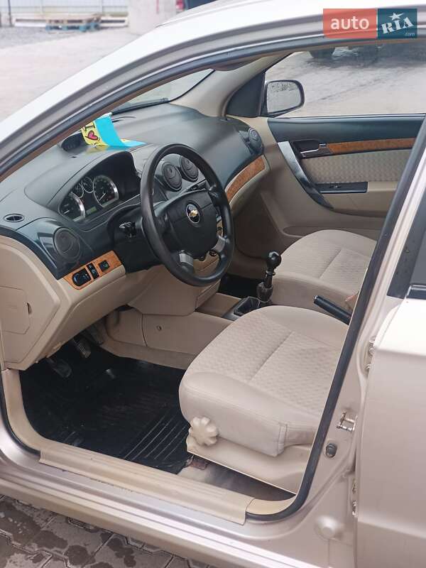 Седан Chevrolet Aveo 2007 в Новому Бузі