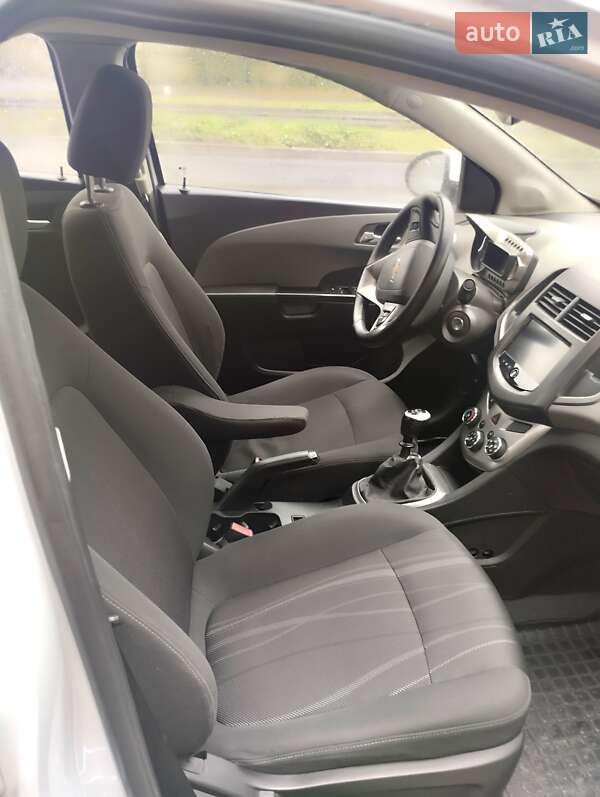 Седан Chevrolet Aveo 2014 в Киеве