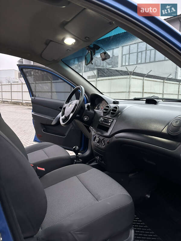 Седан Chevrolet Aveo 2010 в Львове
