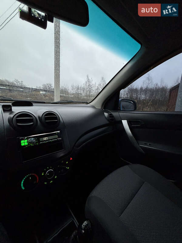 Седан Chevrolet Aveo 2010 в Львове