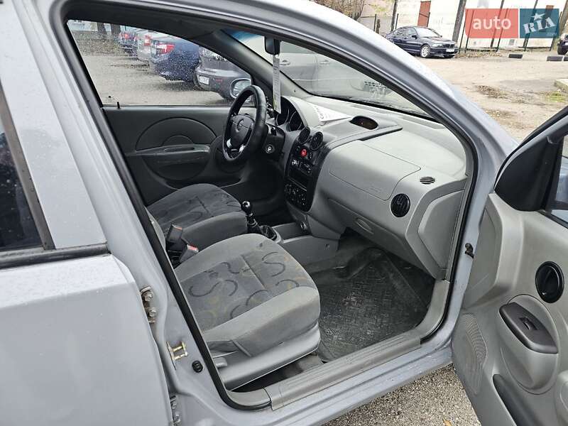 Седан Chevrolet Aveo 2004 в Каменском