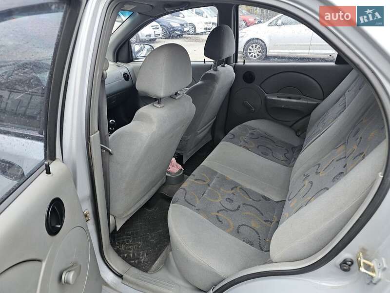 Седан Chevrolet Aveo 2004 в Каменском