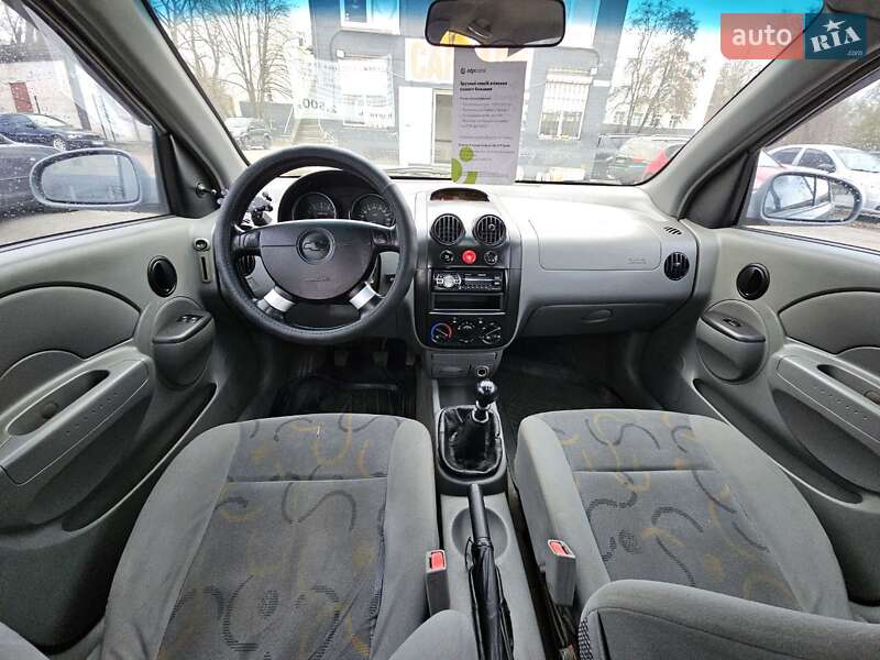 Седан Chevrolet Aveo 2004 в Каменском