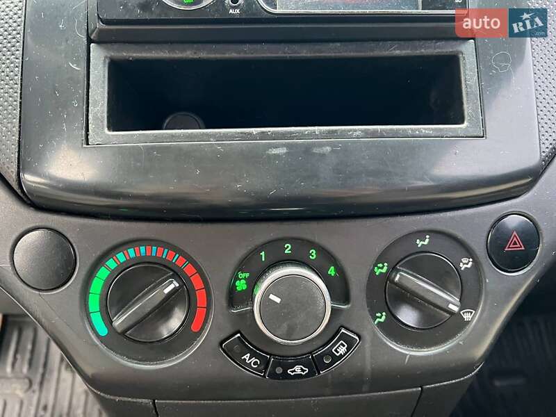 Седан Chevrolet Aveo 2006 в Львове