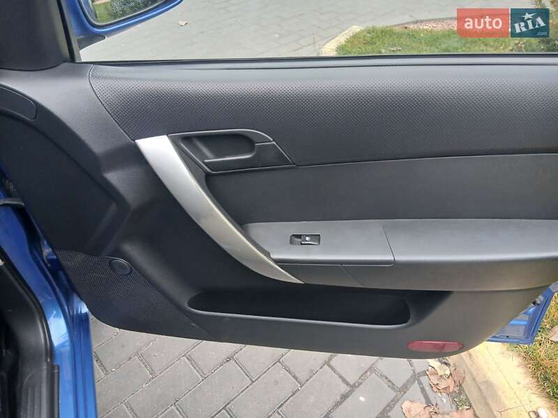 Хетчбек Chevrolet Aveo 2008 в Дніпрі