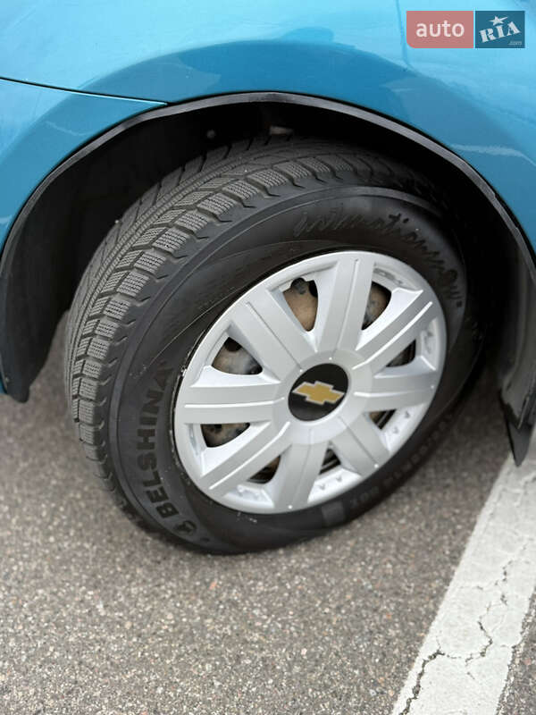 Седан Chevrolet Aveo 2009 в Киеве