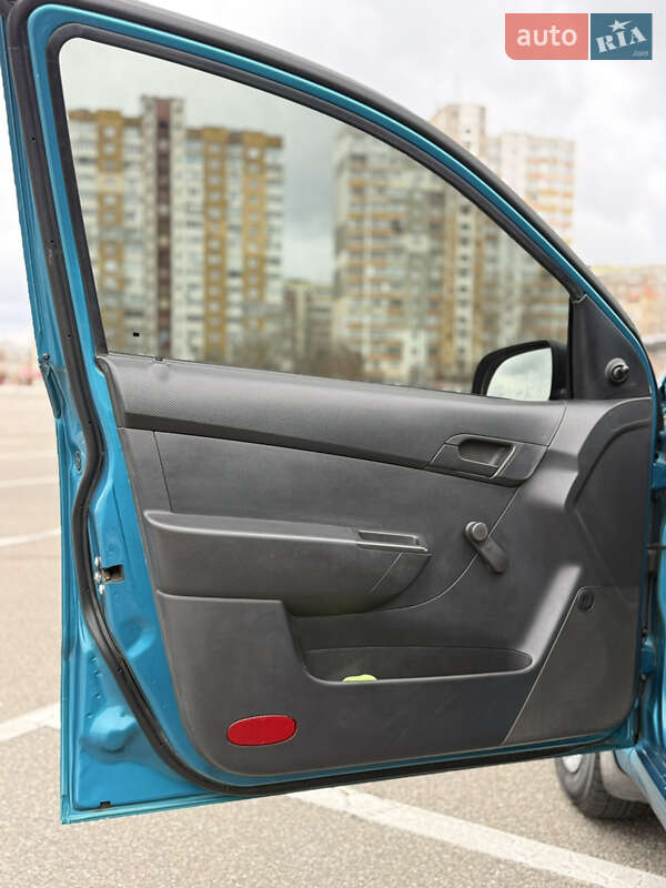 Седан Chevrolet Aveo 2009 в Киеве