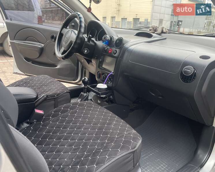 Седан Chevrolet Aveo 2005 в Сумах