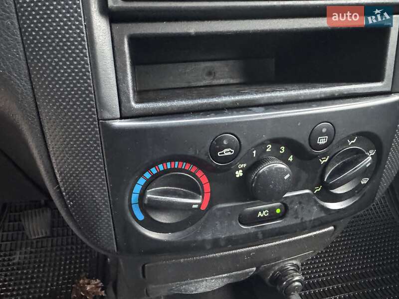 Хэтчбек Chevrolet Aveo 2006 в Киеве