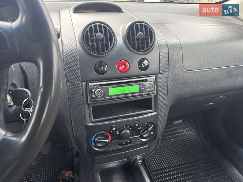 Хэтчбек Chevrolet Aveo 2006 в Киеве