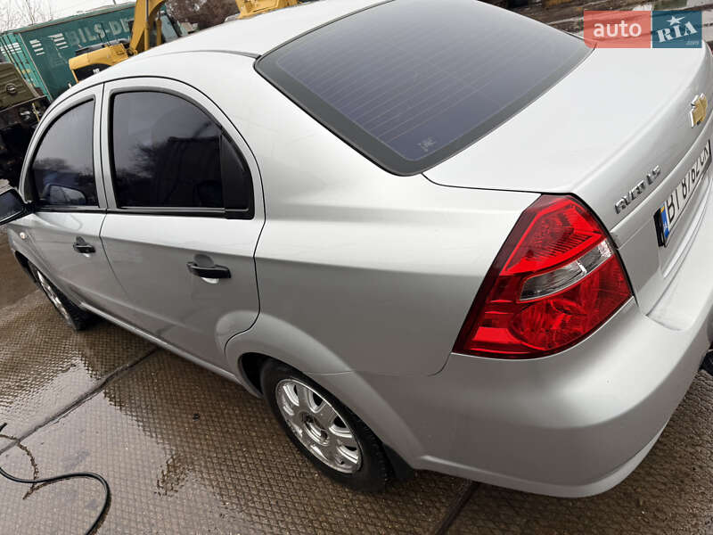 Седан Chevrolet Aveo 2011 в Пирятине