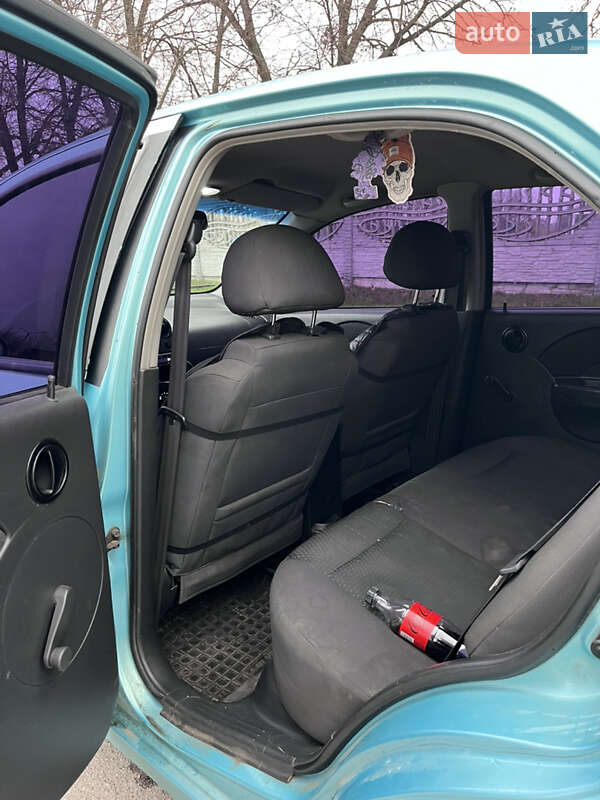 Седан Chevrolet Aveo 2006 в Днепре