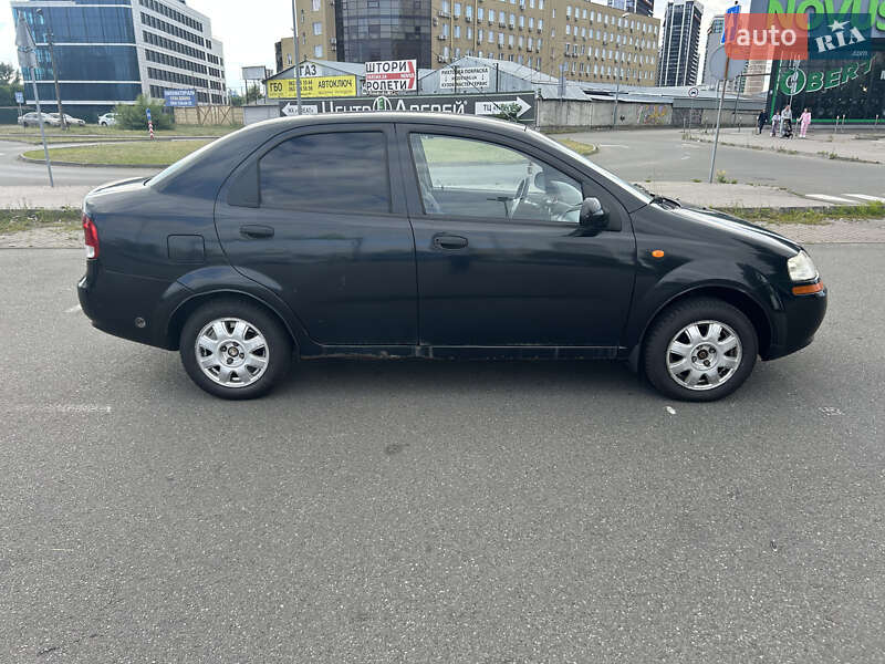 Седан Chevrolet Aveo 2005 в Киеве