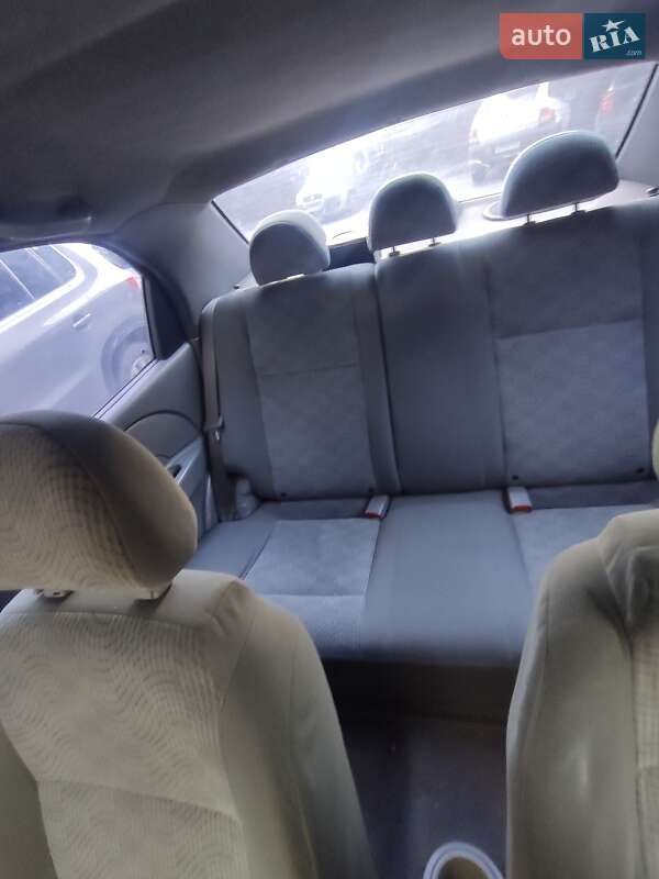 Седан Chevrolet Aveo 2005 в Черновцах