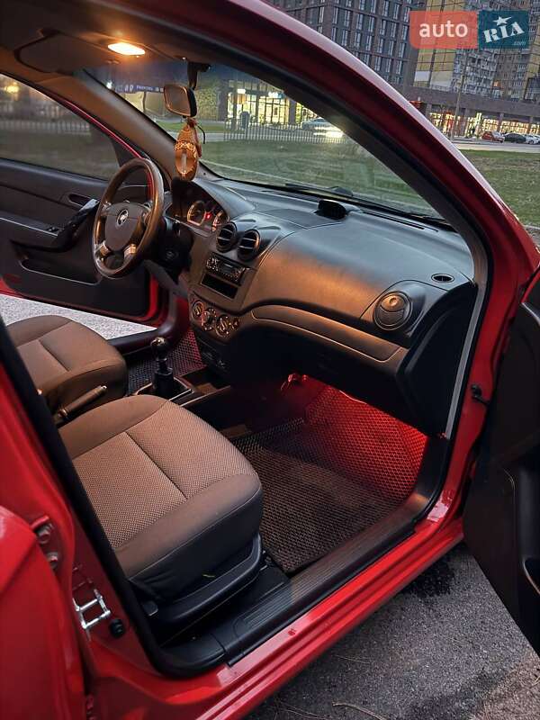 Седан Chevrolet Aveo 2008 в Днепре