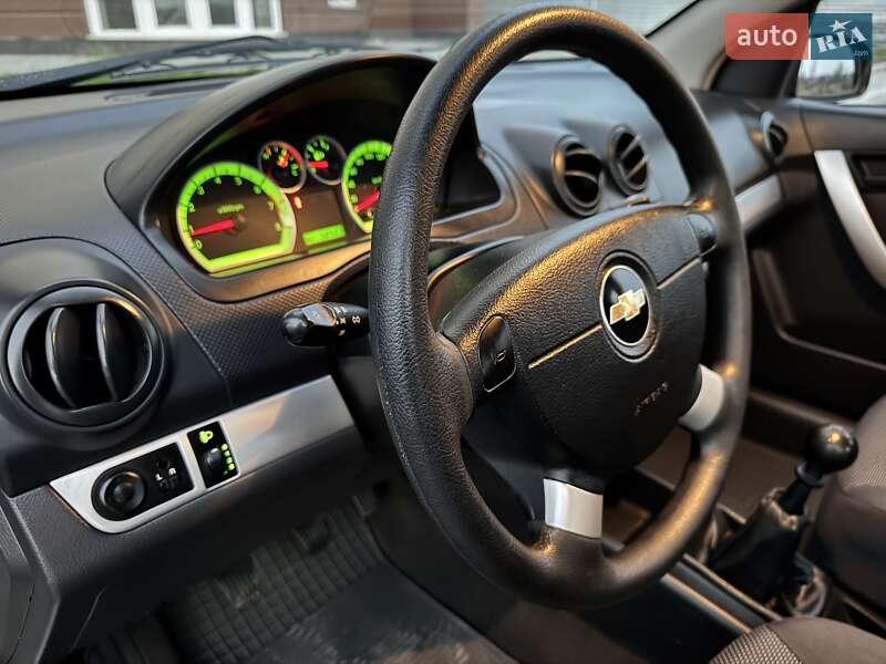 Седан Chevrolet Aveo 2006 в Николаеве