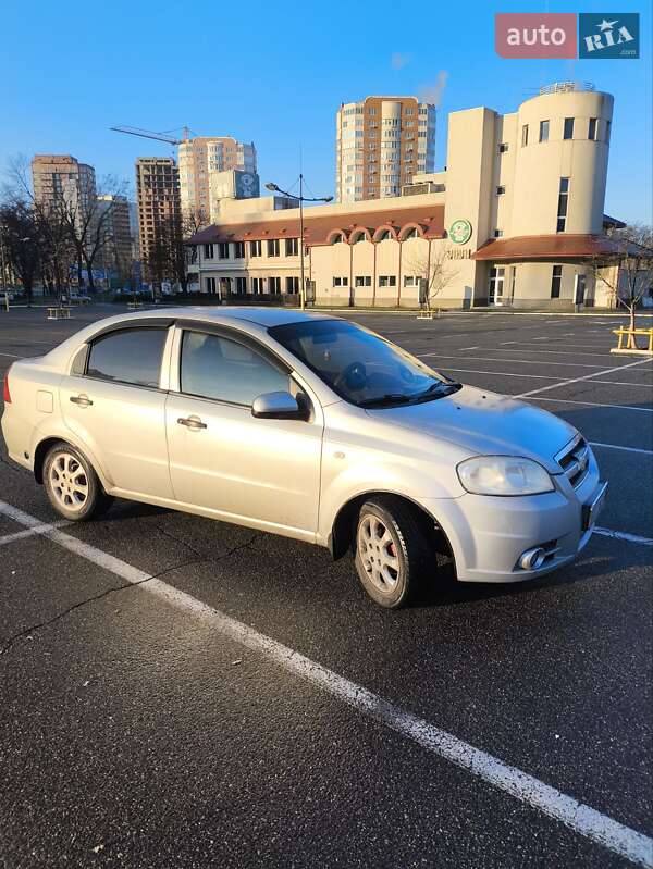 Седан Chevrolet Aveo 2006 в Броварах