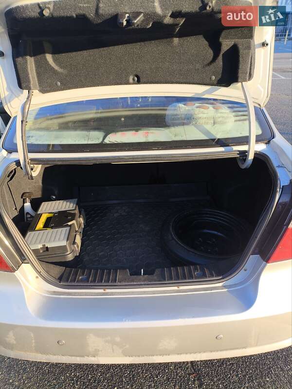 Седан Chevrolet Aveo 2006 в Броварах