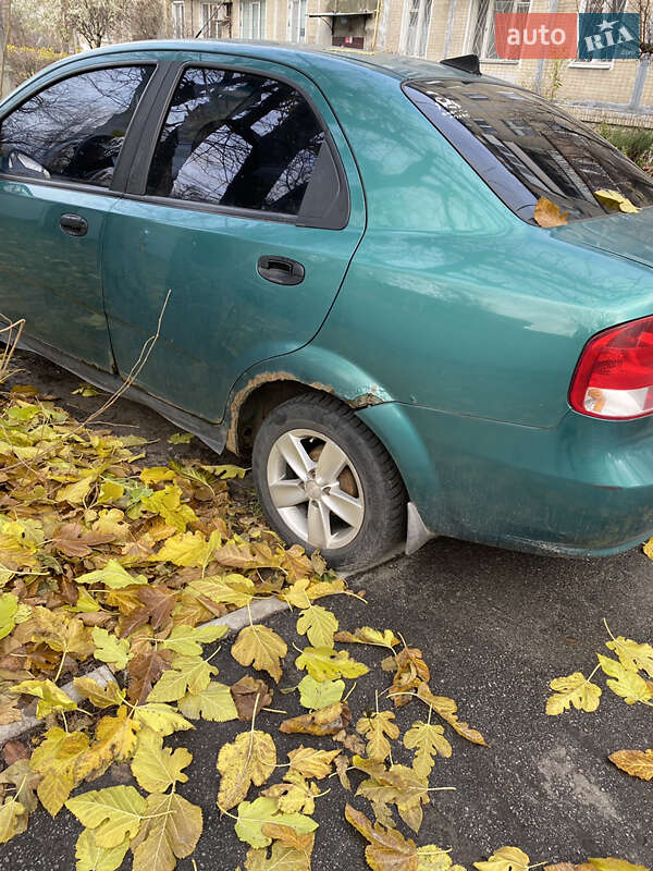 Седан Chevrolet Aveo 2004 в Киеве