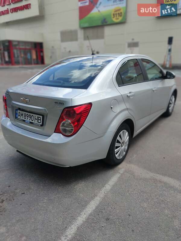 Седан Chevrolet Aveo 2011 в Житомире