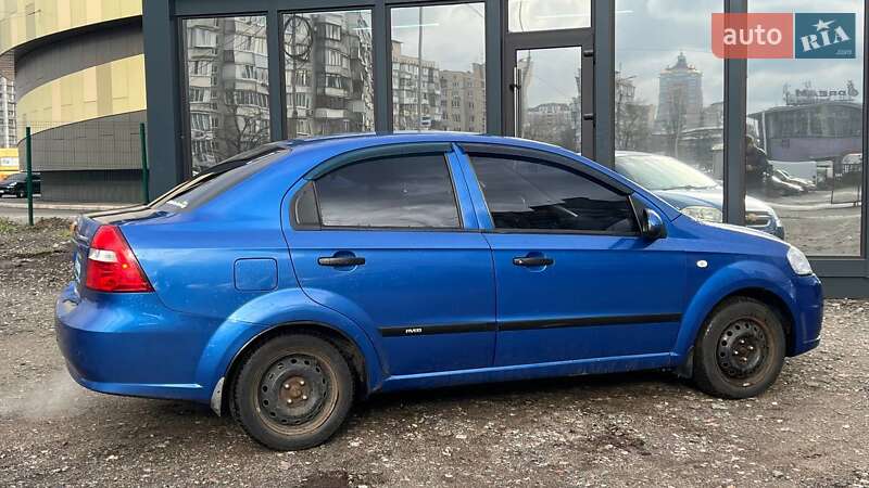 Седан Chevrolet Aveo 2006 в Києві
